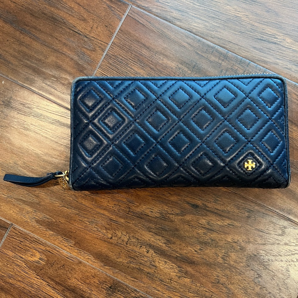 Tory Burch Zipper Wallet